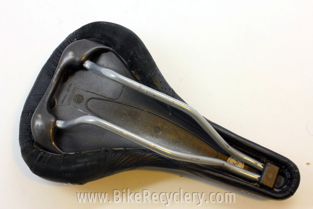 Selle Italia Ldy Genuine Gel Women's Specific Saddle: Black