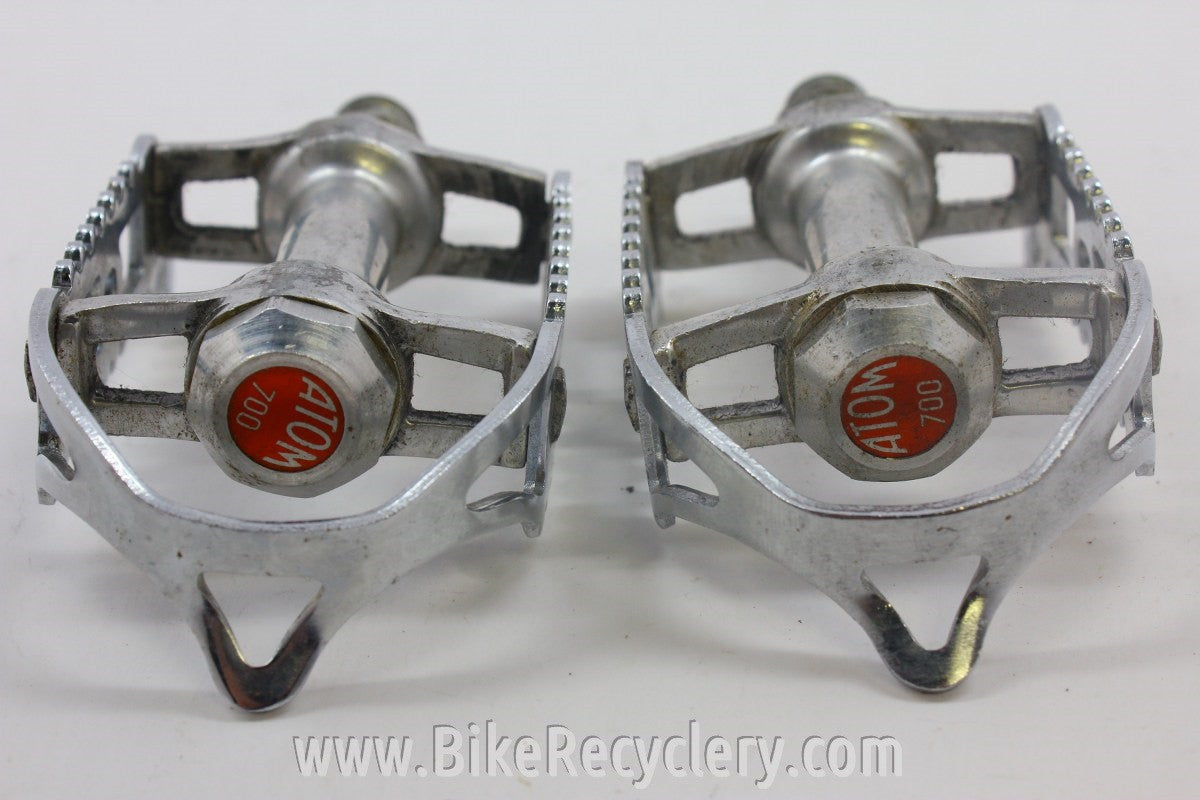 Atom 700 Pedals: English Threads, Dust Caps