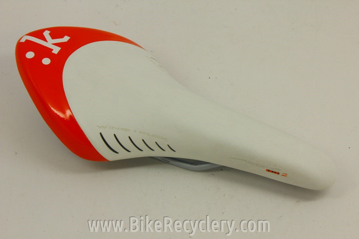 NEW Fizik Arione Tri 2 Saddle: White / Red