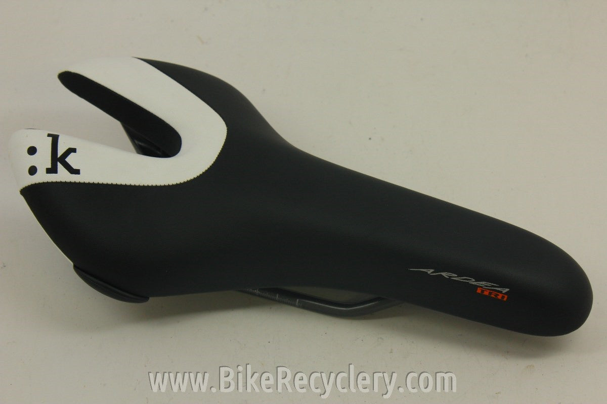 NEW Fizik Ardea Tri Saddle: Black/White