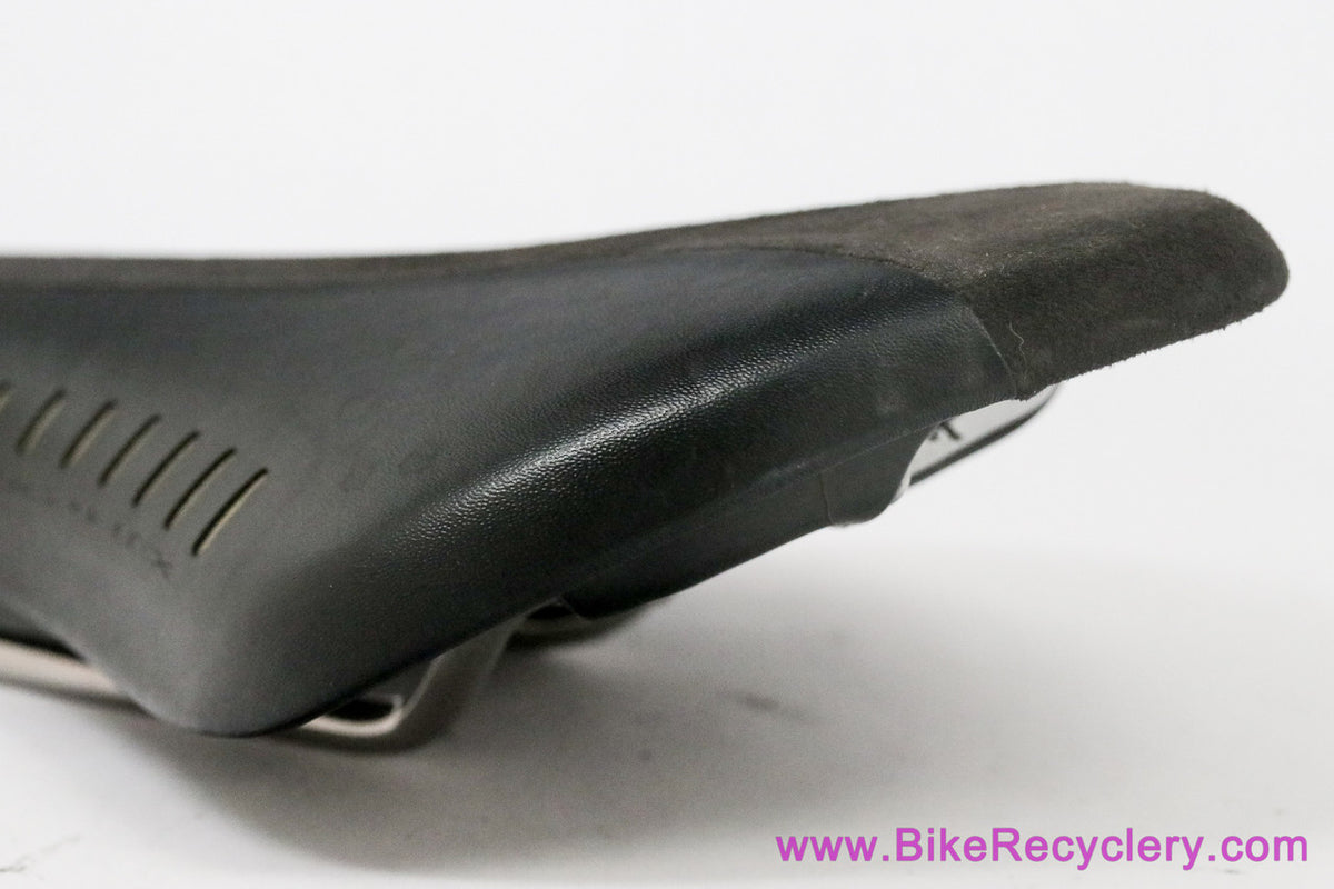Fi'zi:k Arione Saddle: K:ium Rails - Black / Suede (NEW, Take-Off)