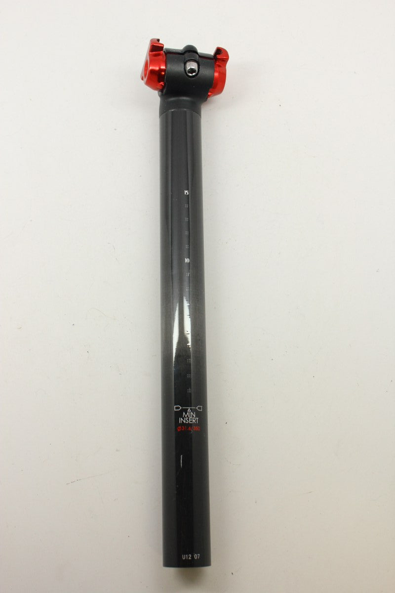 NEW Carbon Seatpost: 31.6mm, Black w/ Red Clamp