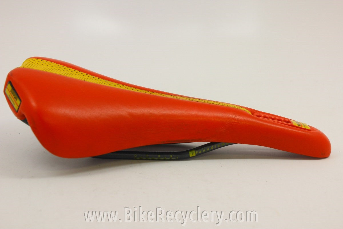 Selle Italia Novus Ferarri Saddle: Carbon Rails, Red & Yellow