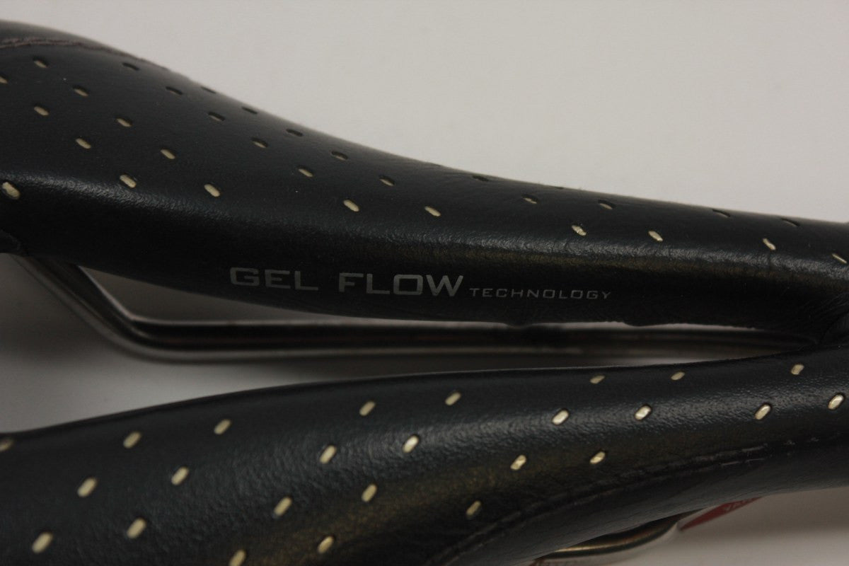 Selle Italia SLR Lady Gel Flow: Black / Purple Large Cut-Out