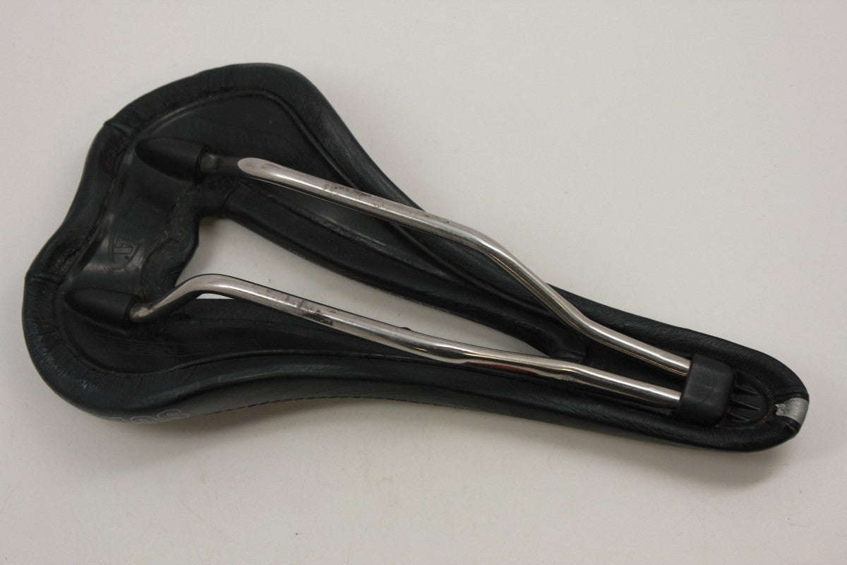 Selle Italia SLR Lady Gel Flow: Black / Purple Large Cut-Out