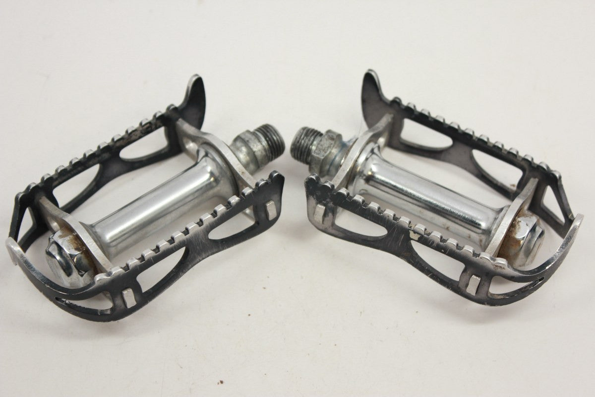 Lyotard CA 45 Quill Pedals: Black Anodized Cages