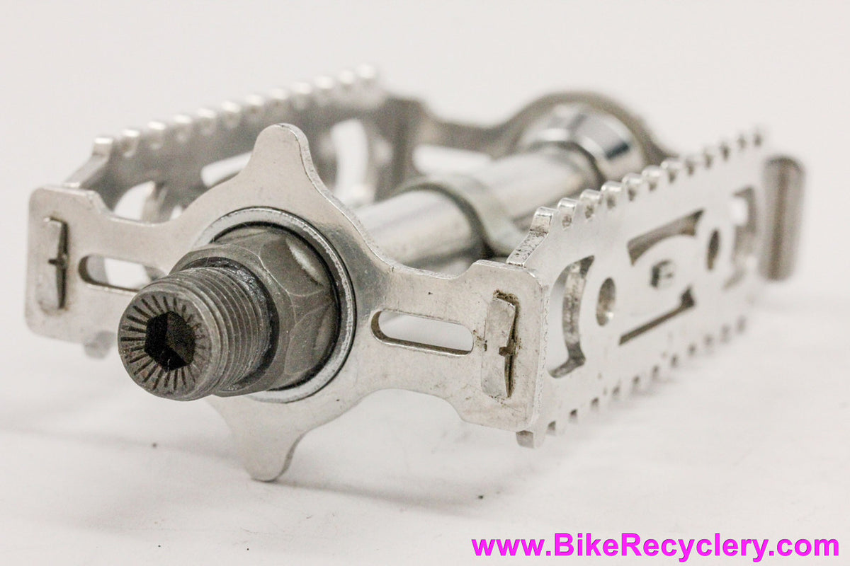 NOS Lyotard 460D Rat Trap Pedals: English 9/16" - Chrome - 1960's 1970's French Randonneur / Touring