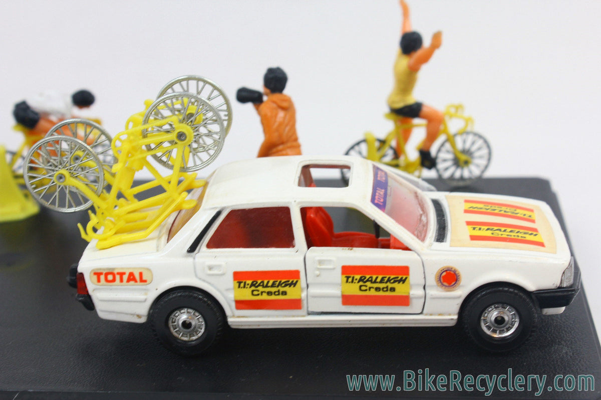 Vintage Tour De France Cycling Miniatures Collection: 20 Salza & Foundries Roger Figurines - 3 Team Cars - 1950's 1960's 1970's