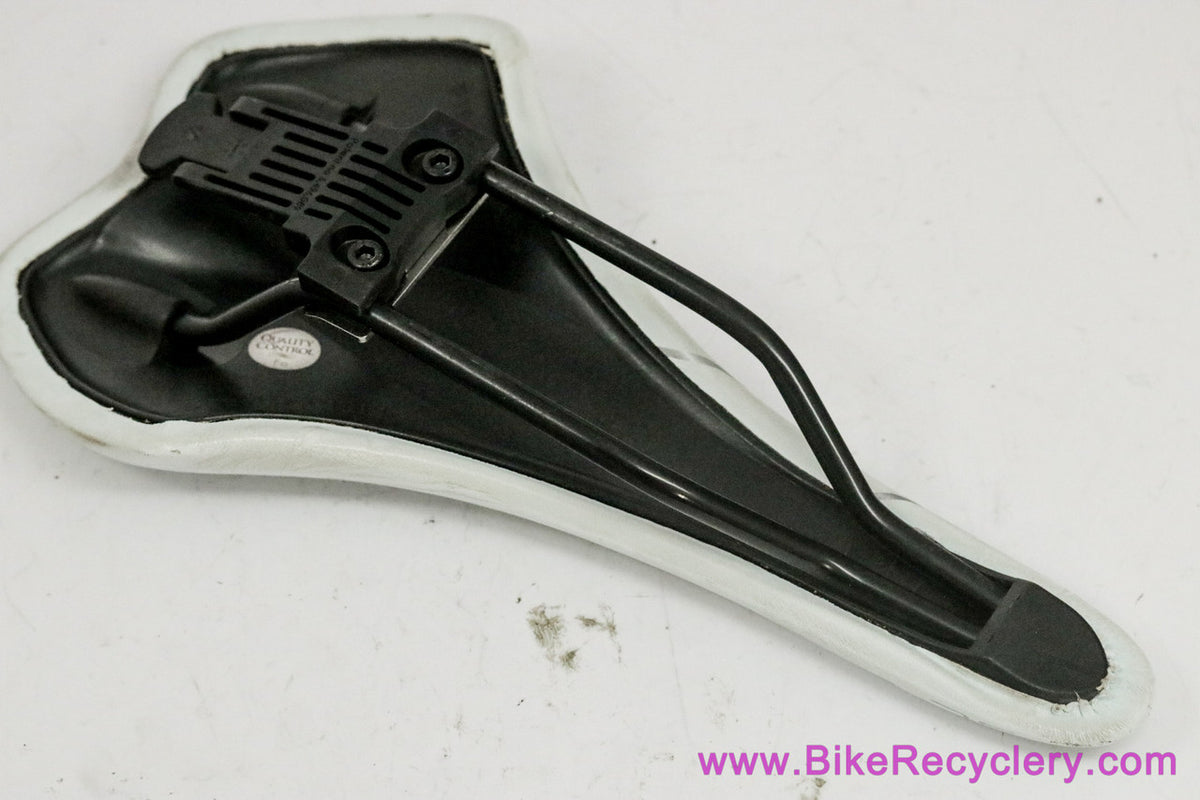 Selle Italia SL Kit Carbonio Saddle: White / Black - Manganese (EXC+)