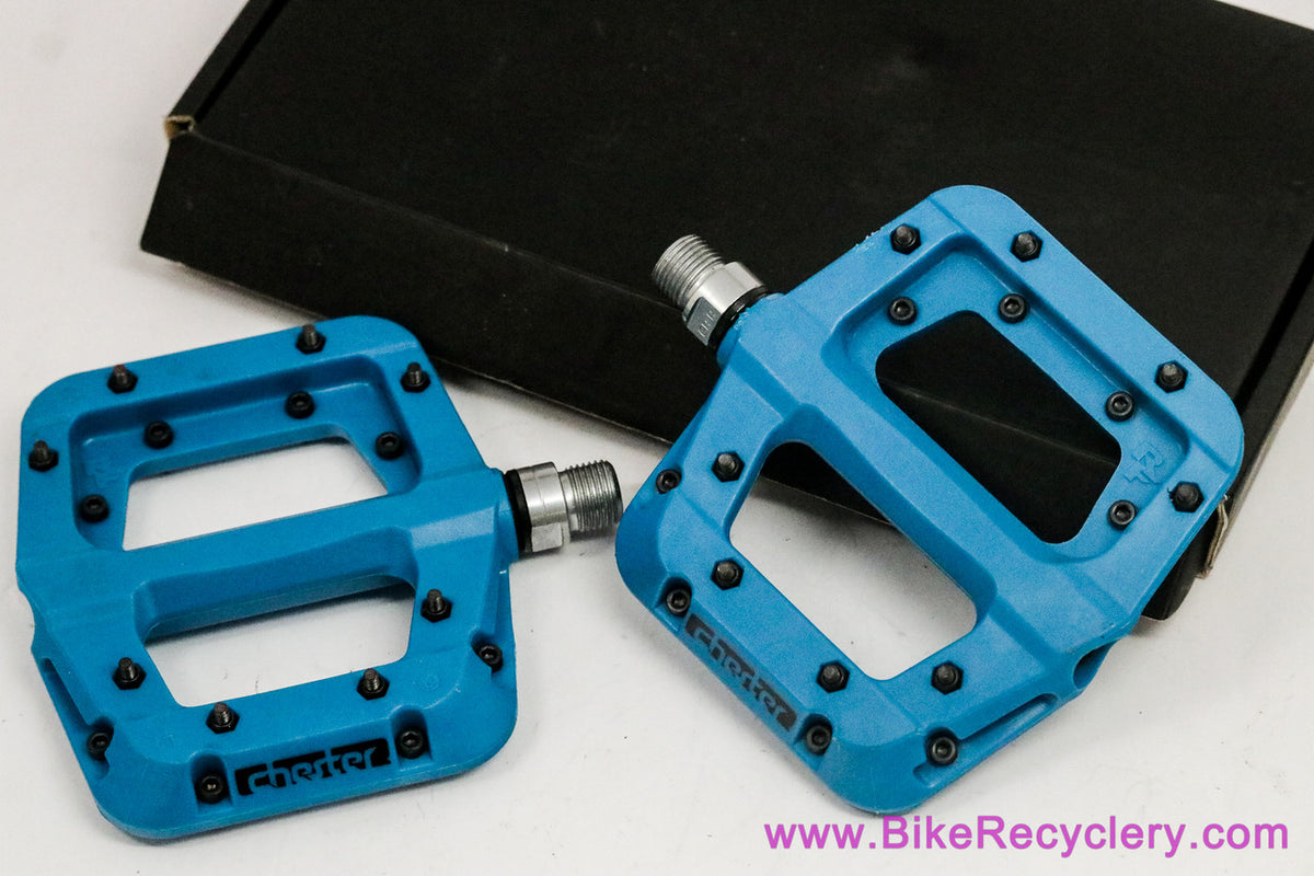 Race Face Chester Flat Pedals: Blue - DH / Freeride / Commuter - Blue - 9/16" (NEW)