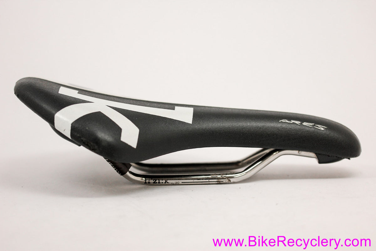 Fizik Ares Kium Saddle: Tri and TT - Black & White - Short Design (EXC+)