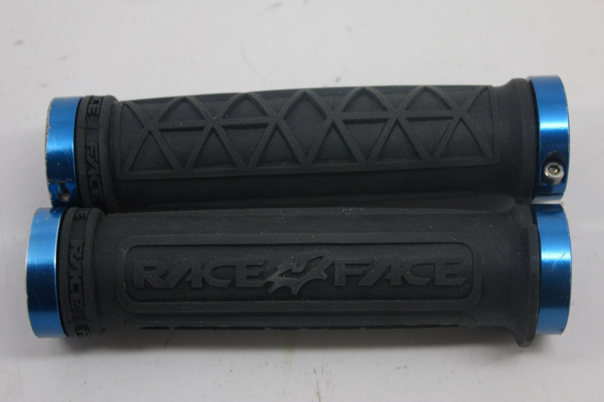 Race Face Grips: Lock-On, Black w/ Blue Rings