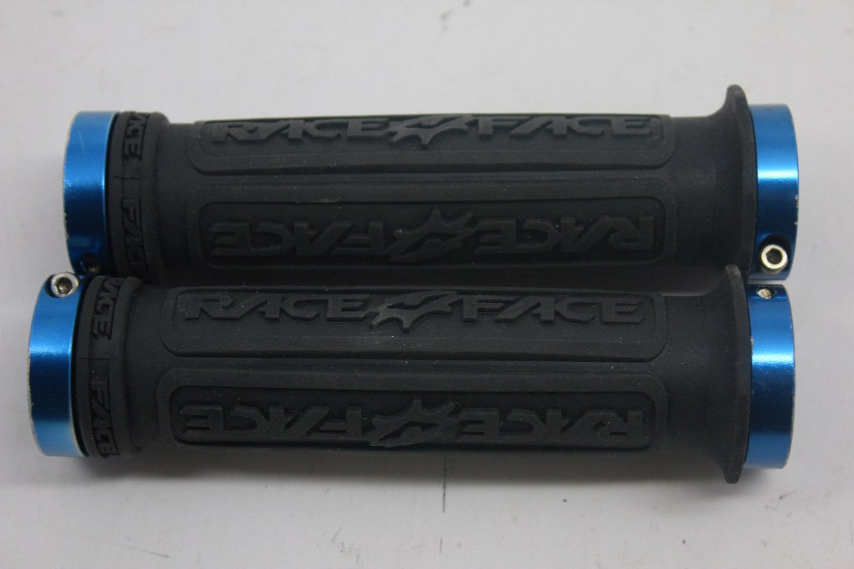 Race Face Grips: Lock-On, Black w/ Blue Rings