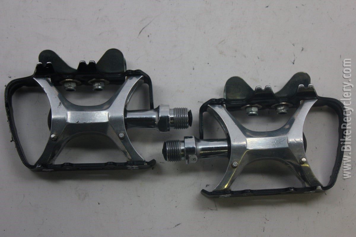 Suntour XC Pro Pedals w/ WTB Toe Flips: WTB Grease Guard, Black, Axle Plugs EXC