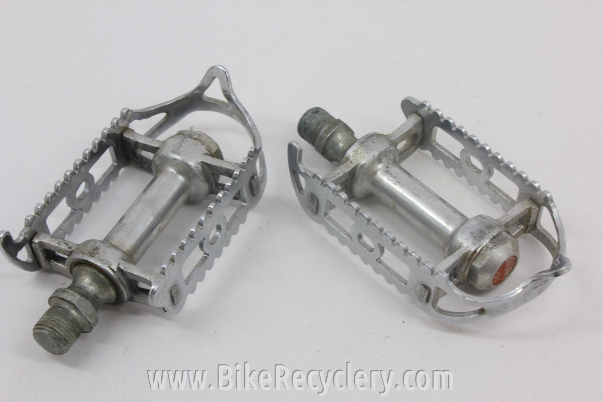 Atom 700 Pedals: English Threads, Dust Caps