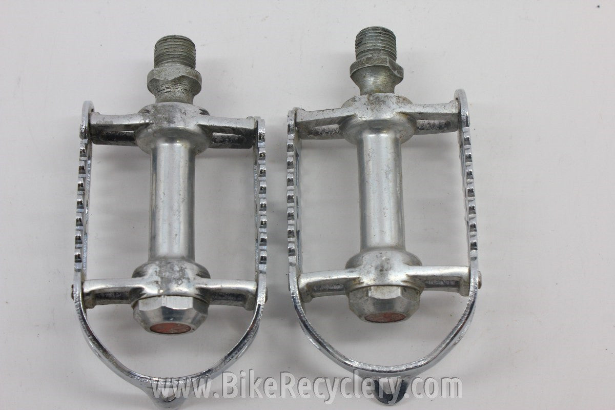 Atom 700 Pedals: English Threads, Dust Caps