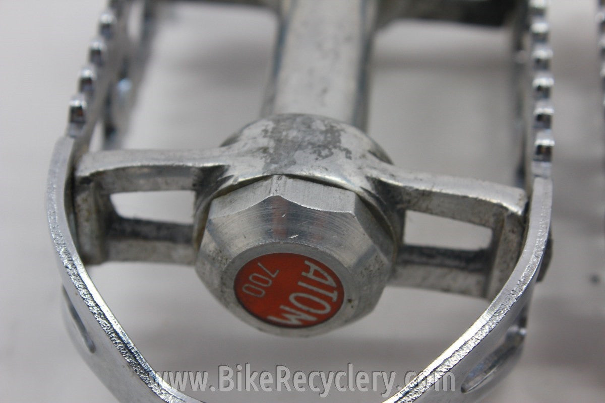 Atom 700 Pedals: English Threads, Dust Caps