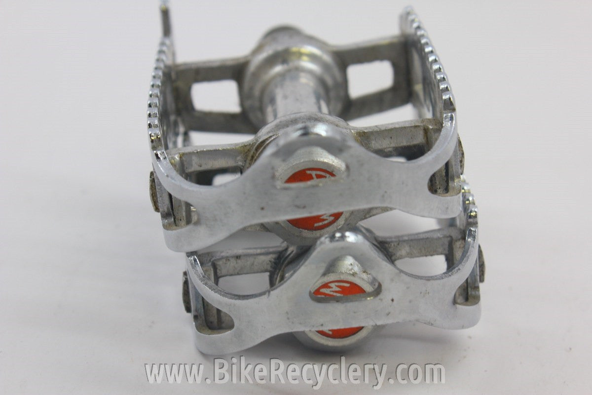 Atom 700 Pedals: English Threads, Dust Caps
