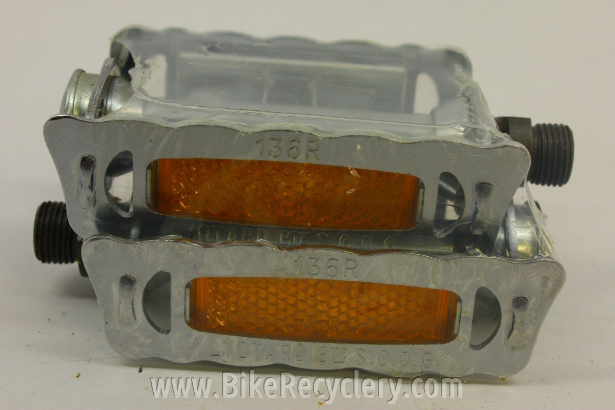 NOS/NIB Lyotard 136R Commuter Platform Pedals: 1970's-1980's ENGLISH Threads