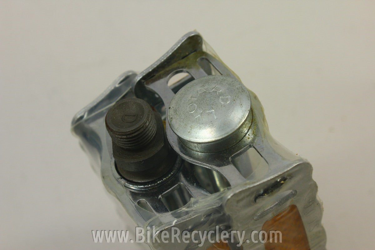 NOS/NIB Lyotard 136R Commuter Platform Pedals: 1970's-1980's ENGLISH Threads