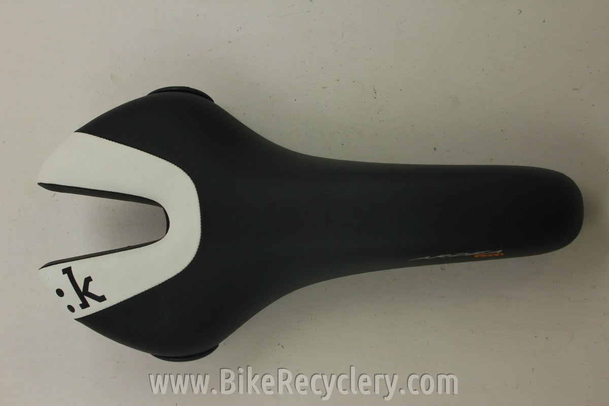 NEW Fizik Ardea Tri Saddle: Black/White