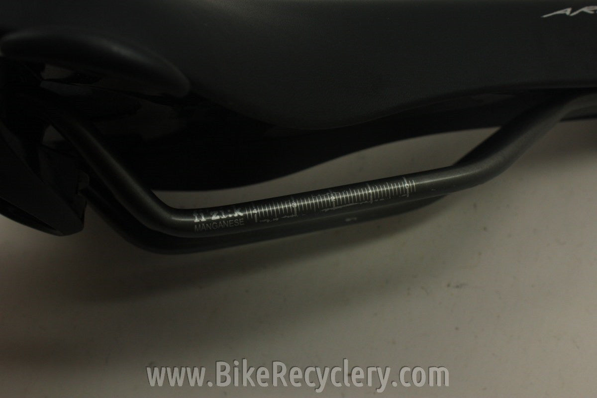 NEW Fizik Ardea Tri Saddle: Black/White