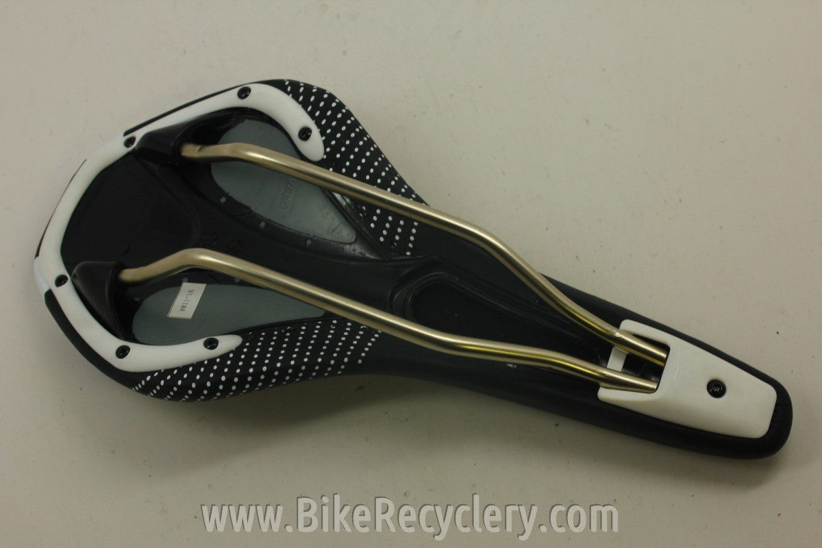 Giant Saddle: Shaped like Fizik Arione or Gobi NEW