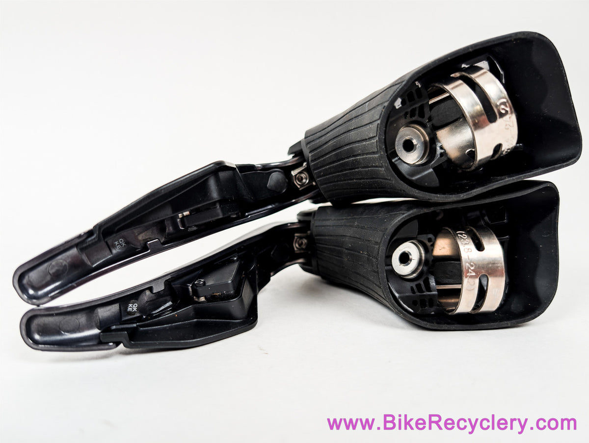 Shimano Ultegra ST-R8070-R Di2 STI Shifters: 11s - Hydraulic (<50 mi NEAR MINT+++))