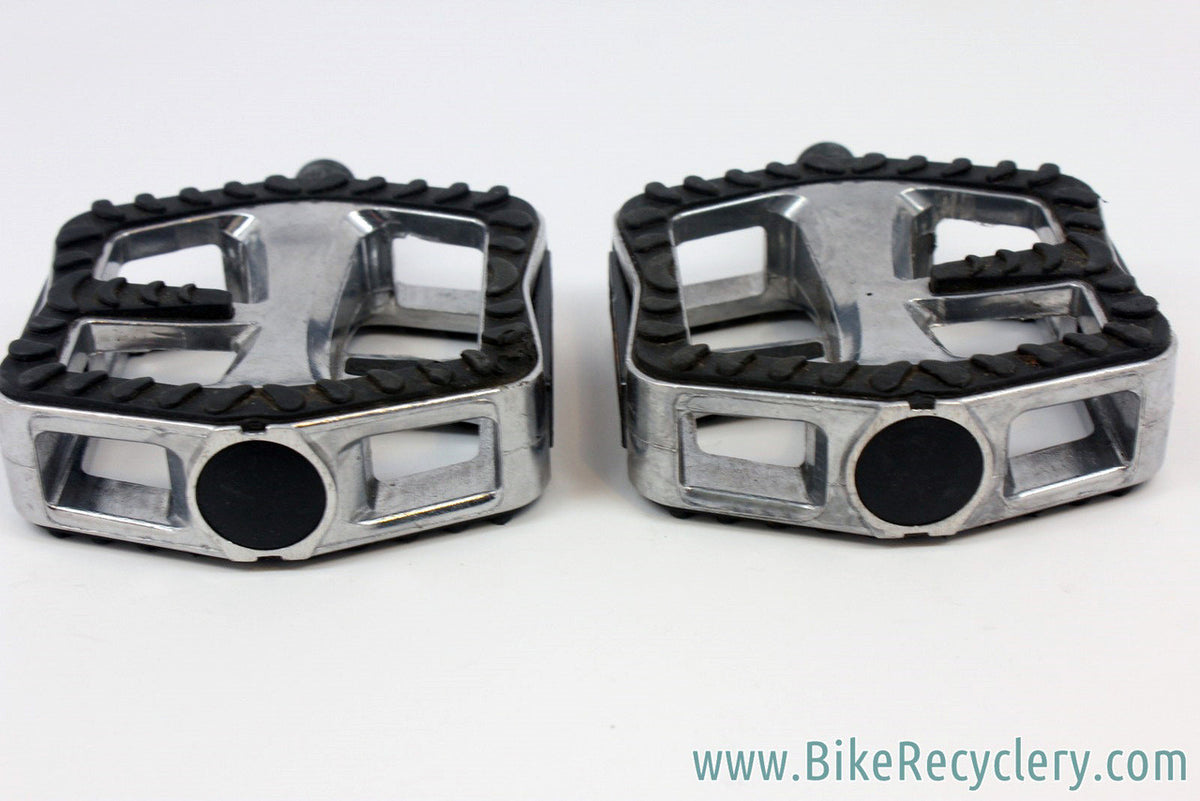 Commuter Platform Pedals: Rubber Grips, Reflectors, Wide, New