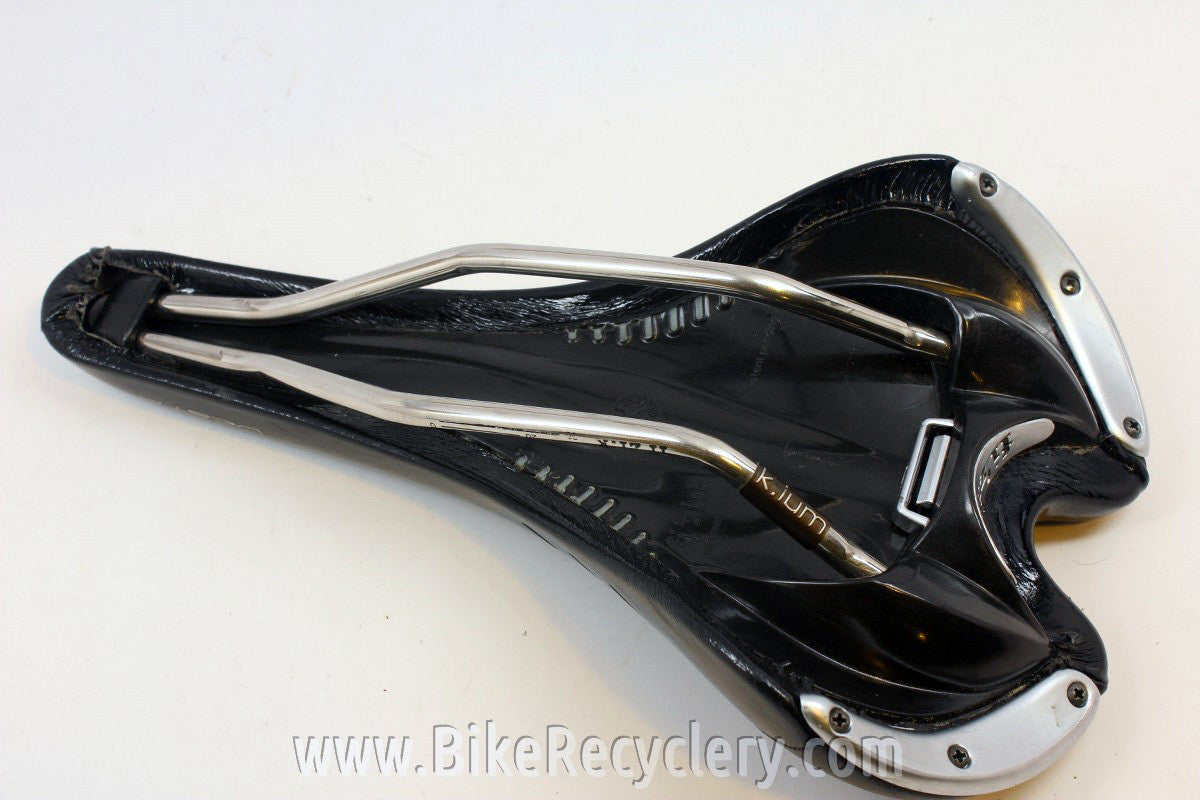 Fizik Vesta Kium Saddle: Women's Specific, Black