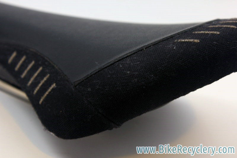Fizik Gobi Saddle: Black, Kium Rails, 1st Gen EXC+