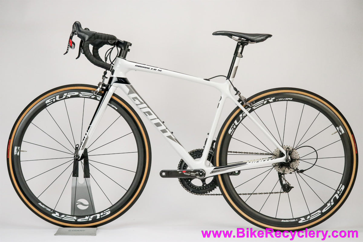 2019 Giant TCR Advanced SL Road Bike: Small - SRAM Red 11s w/ Wide Range Force CS/RD/FD - 14.5 lbs (MINT Low Miles)