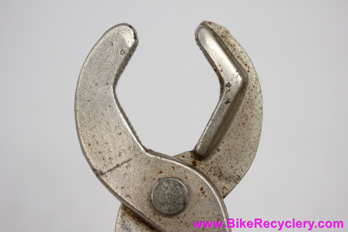 VAR 78 Headset Cup / Top Nut Pliers: For Knurled Headsets - Magistroni