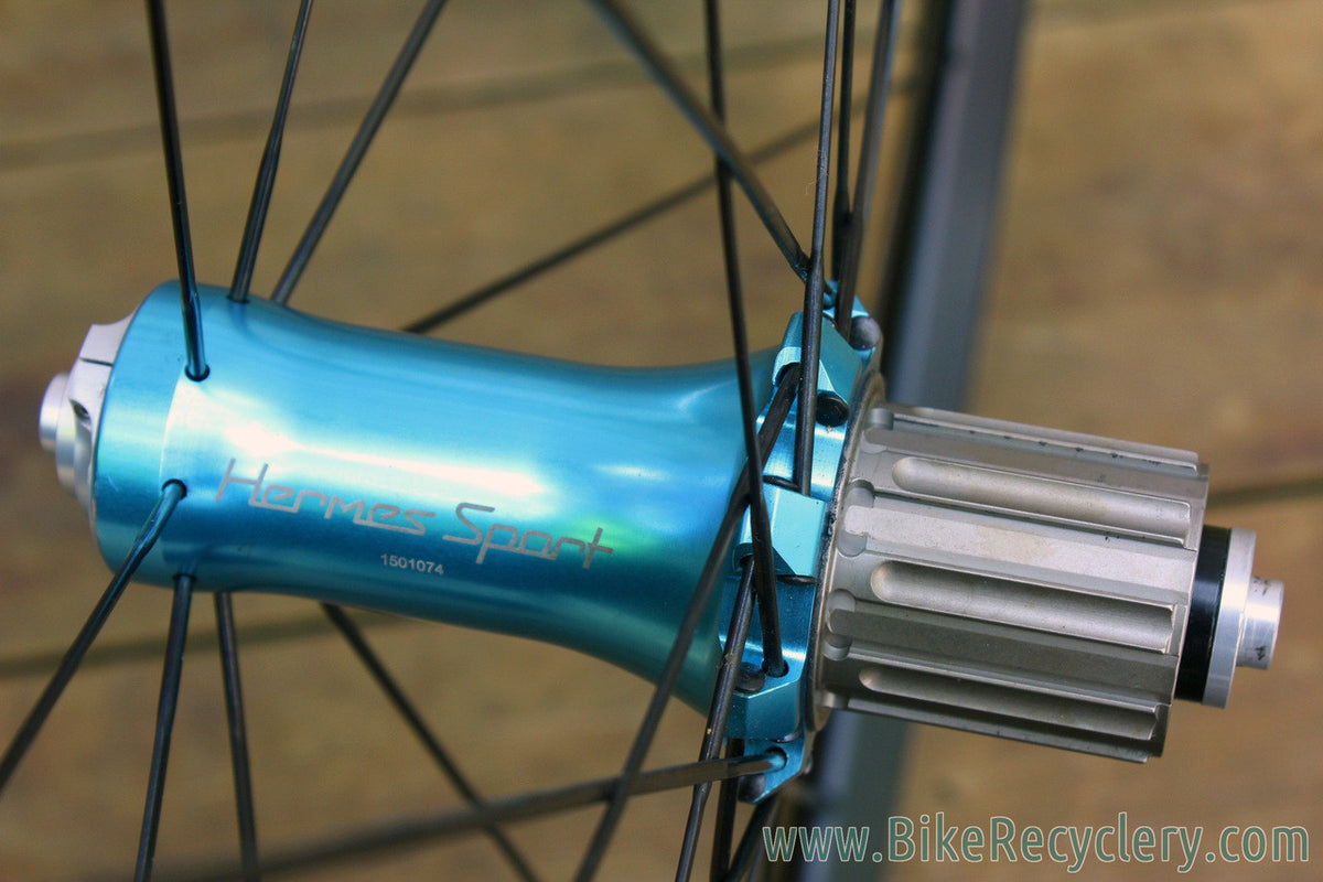 Hermes Sport 700c Road Boutique Wheelset: LOUD Magnetic Freehub - 9/10/11s Shimano - 24/20H - 1500g - Cyan Blue / Black (Near Mint)