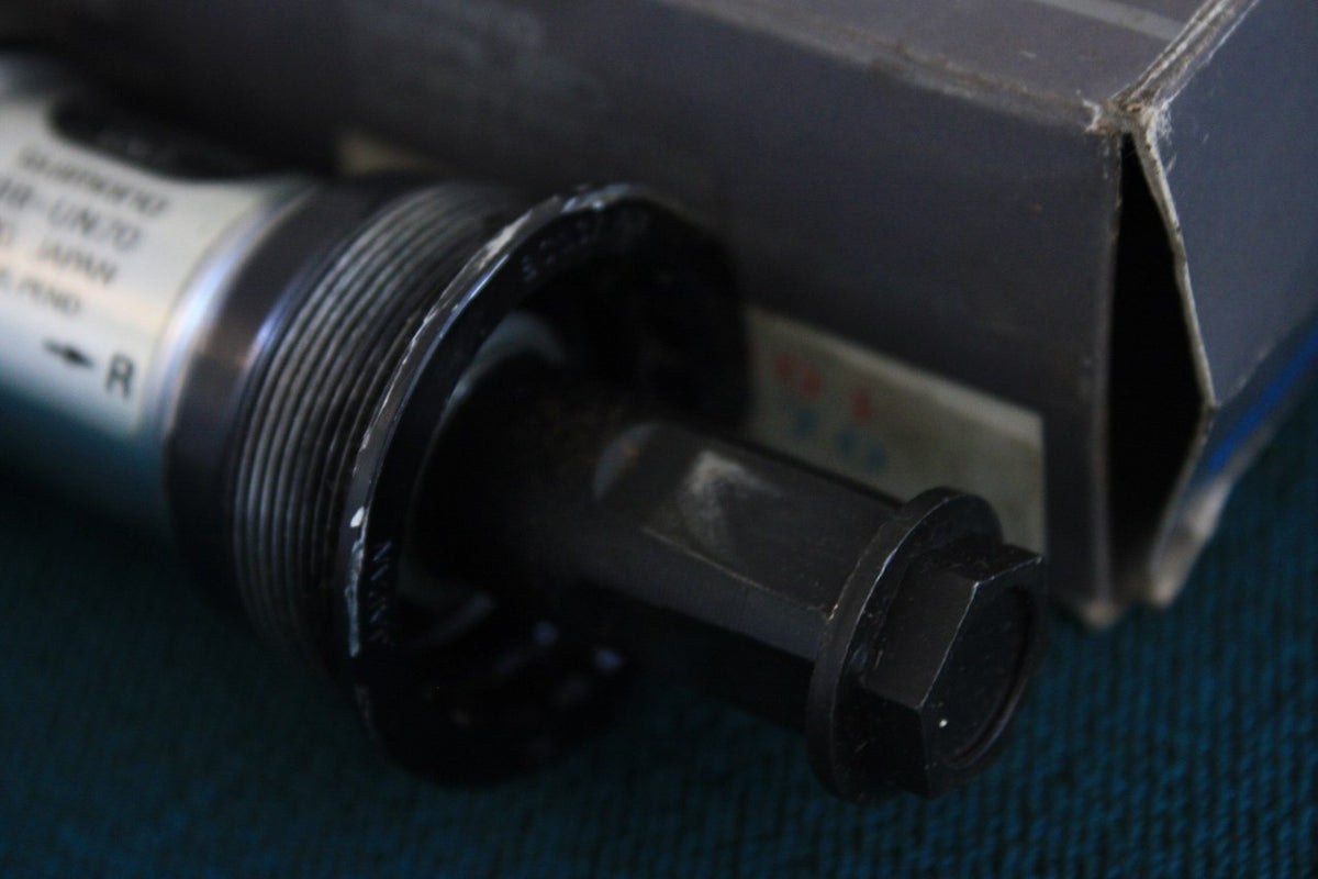 Shimano XT/Ultegra BB-UN70 Square Taper Bottom Bracket: 122.5 x 73mm