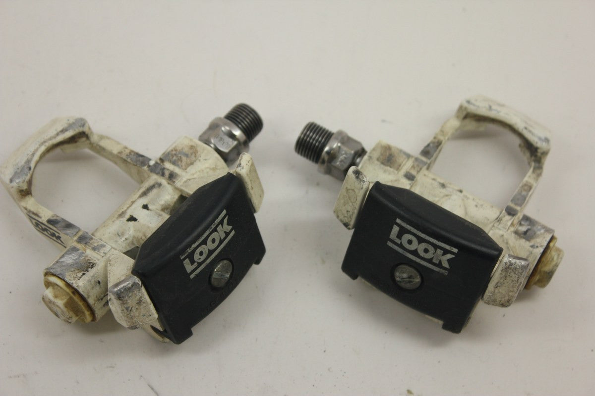 Vintage Look PP65 Delta Clipless Pedals: White, World's "First" Clipless Pedal