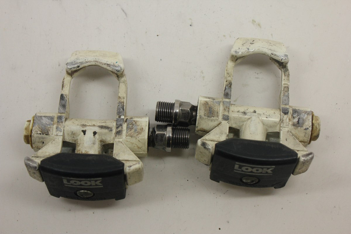 Vintage Look PP65 Delta Clipless Pedals: White, World's "First" Clipless Pedal