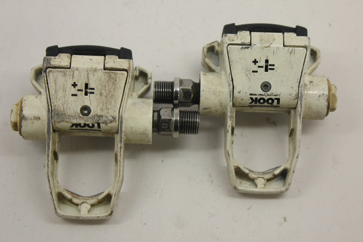 Vintage Look PP65 Delta Clipless Pedals: White, World's "First" Clipless Pedal