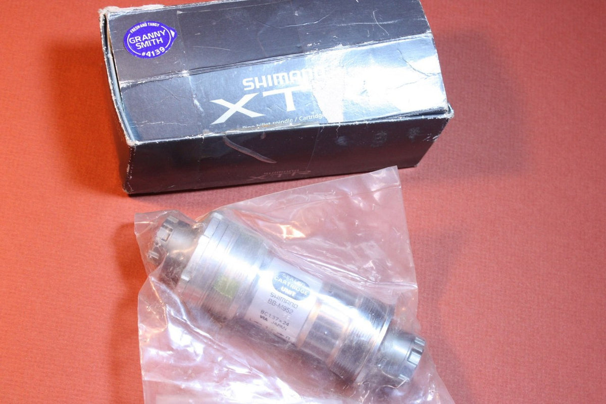 NIB XTR BB-M952 Bottom Bracket: Octalink V1 116mm
