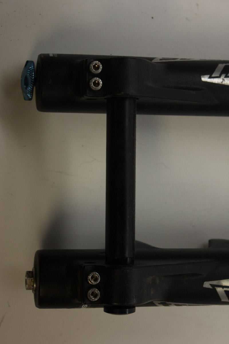 Manitou Travis Suspension Fork: 150mm(?), 20mm, 1 1/8" 26"