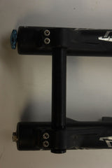 Manitou Travis Suspension Fork: 150mm(?), 20mm, 1 1/8" 26"