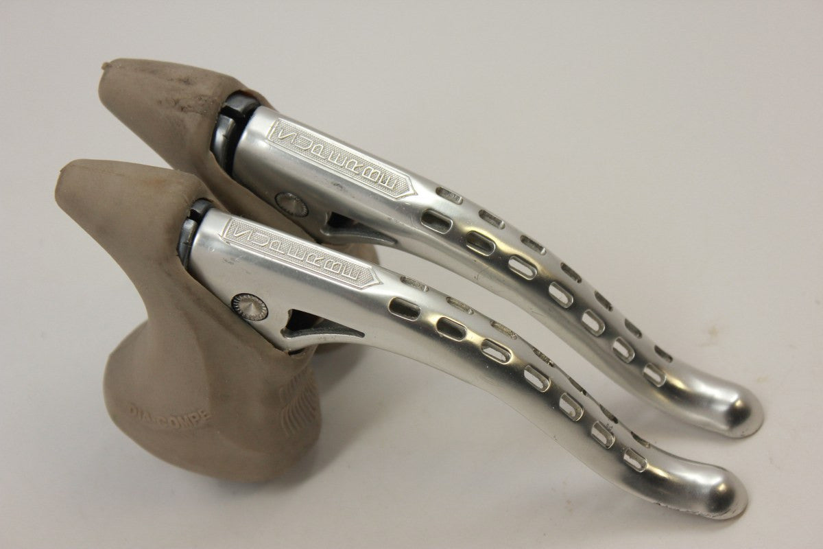 Suntour Superbe Brake Levers: Dual Slotted CB-3200