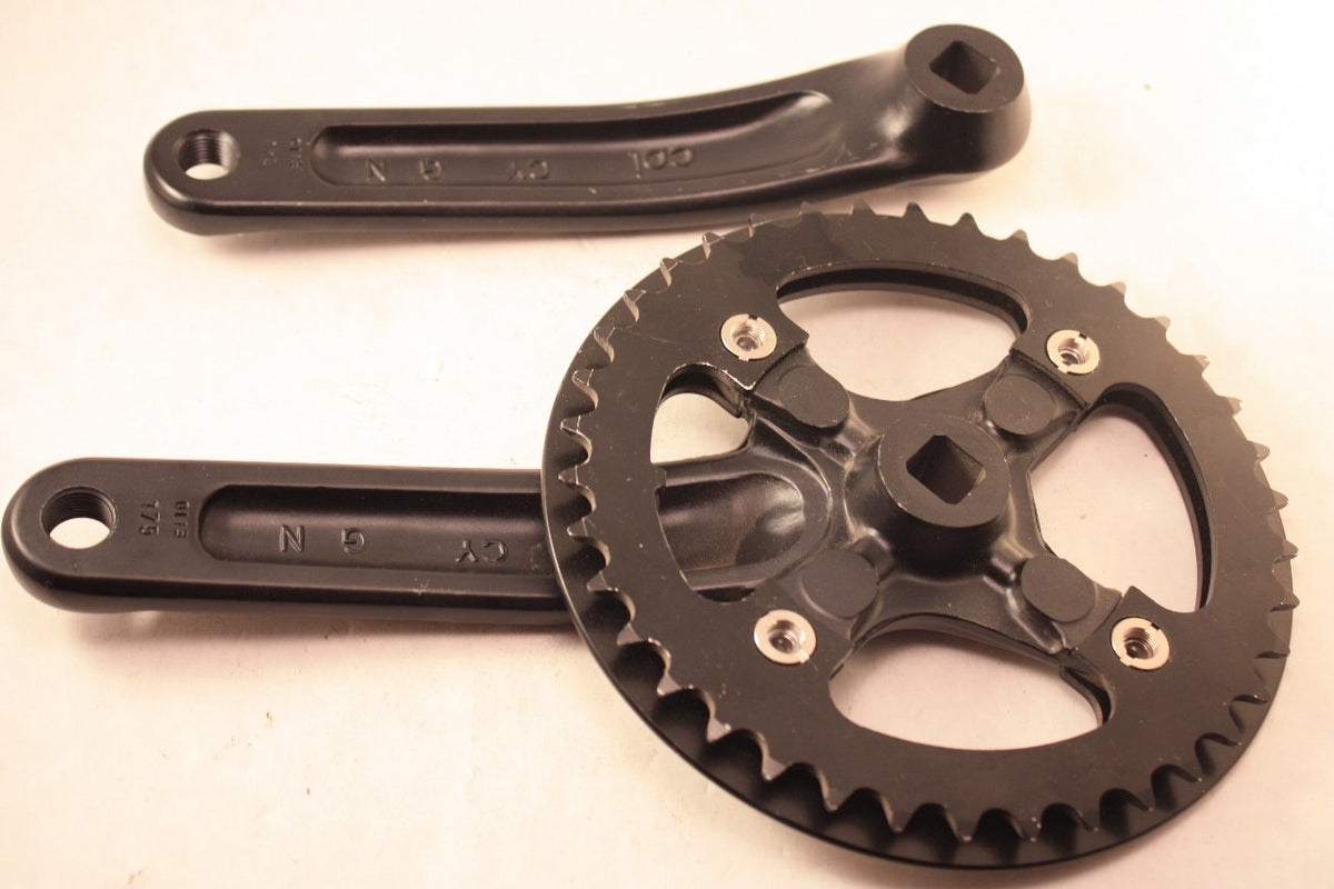 Singlespeed/ Fixie Crankset w/ Bash Guard: 39t, 175mm arms, Square Taper, NEW