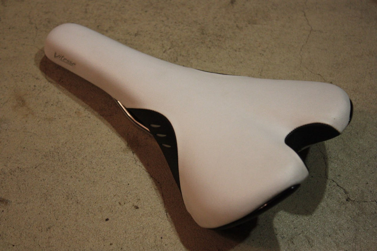 Fizik Vitesse HP Womens Bike Saddle, Hollow Manganese Rails: NEW