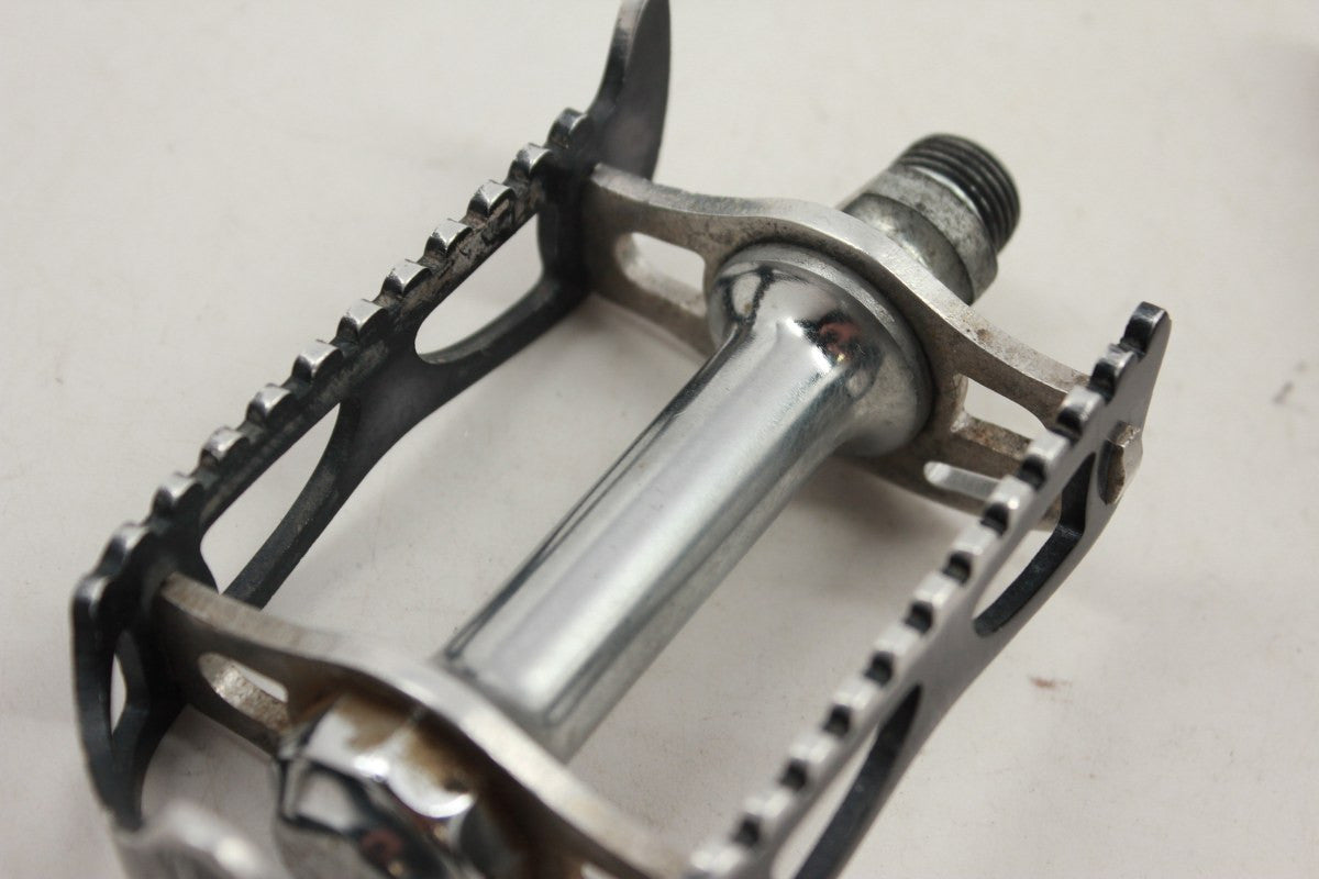 Lyotard CA 45 Quill Pedals: Black Anodized Cages