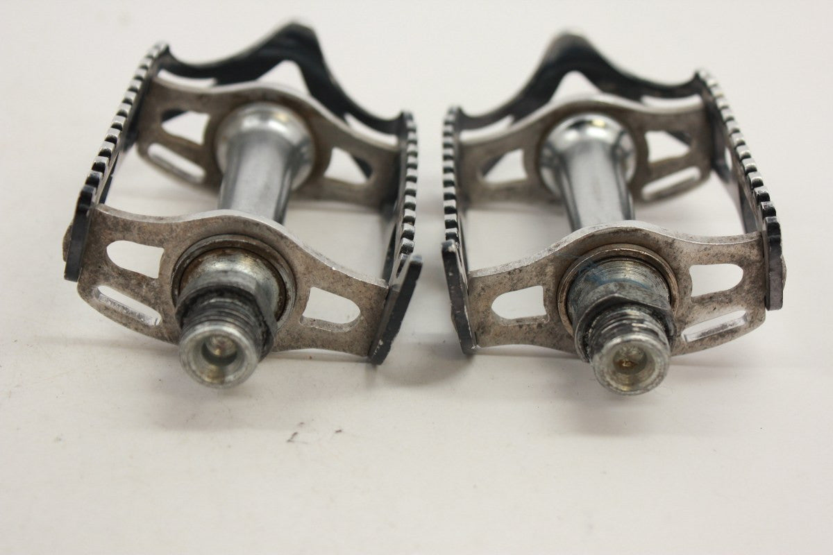 Lyotard CA 45 Quill Pedals: Black Anodized Cages