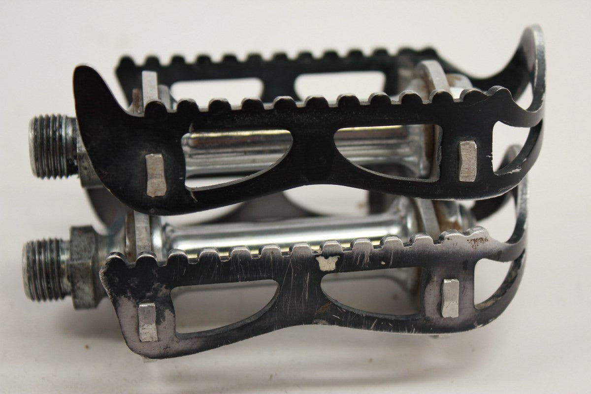 Lyotard CA 45 Quill Pedals: Black Anodized Cages