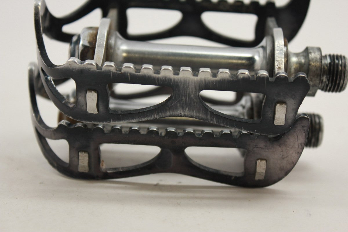 Lyotard CA 45 Quill Pedals: Black Anodized Cages