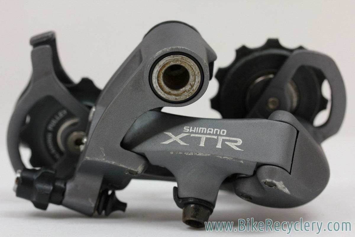 Shimano XTR RD-M952 Rear Derailleur: Mid Cage (Low Miles)