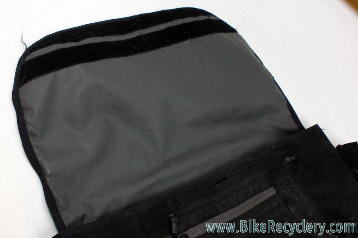 Timbuk2 Classic Commuter Messenger Bag: L / XL Deep - Black (Used)